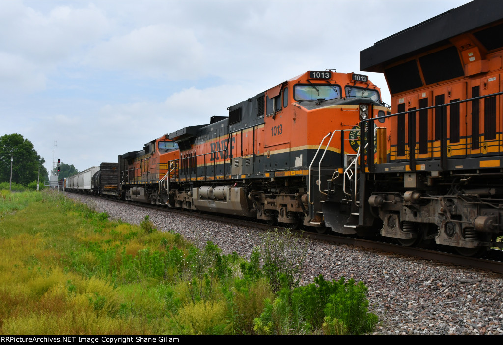 BNSF 1013 Roster shot.